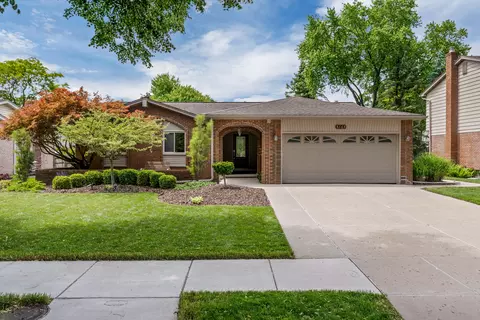 5865 Patterson Dr, Troy, MI 48085 photo 2