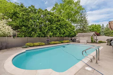 5865 Patterson Dr, Troy, MI 48085 photo 5