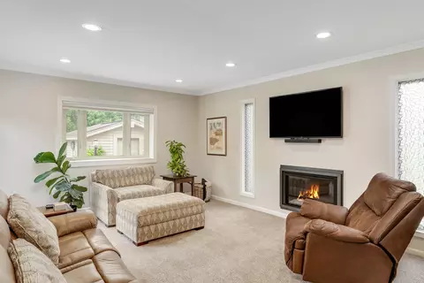 5865 Patterson Dr, Troy, MI 48085 photo 11