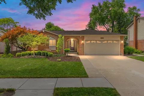 5865 Patterson Dr, Troy, MI 48085