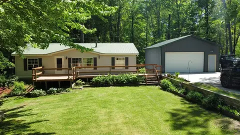 6658 E Sportsman Dr, White Cloud, MI 49349