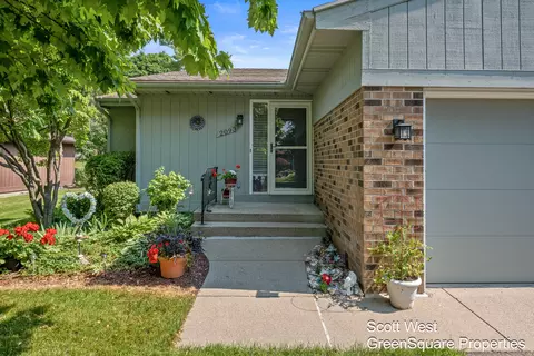 2093 Cranbrook Dr NE #36, Grand Rapids, MI 49505