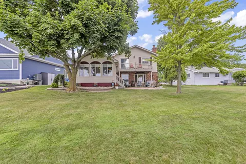 109 Castlewood Dr, Brooklyn, MI 49230