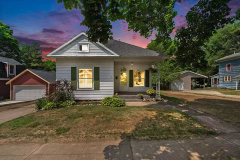 7 N Dayton St, Rockford, MI 49341