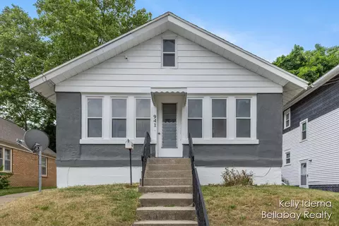 941 Valley Ave NW, Grand Rapids, MI 49504