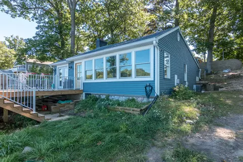 10684 Stoney Point Dr, Delton, MI 49046