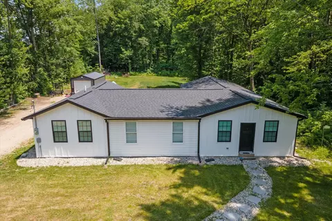 34045 30th St, Paw Paw, MI 49079