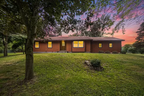 1326 Liebeck Rd, Chelsea, MI 48118