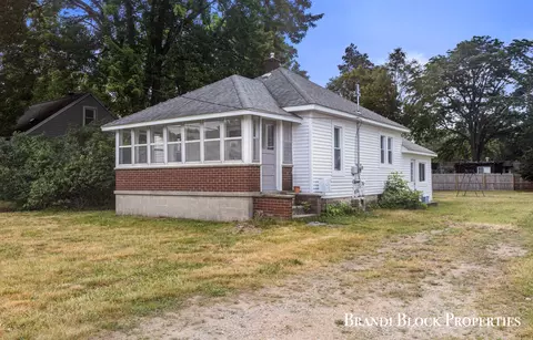 410 48th St SE, Kentwood, MI 49548