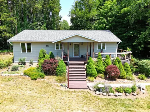84201 68th St, Watervliet, MI 49098