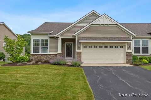 6183 Bellflower Ct #53, Caledonia, MI 49316