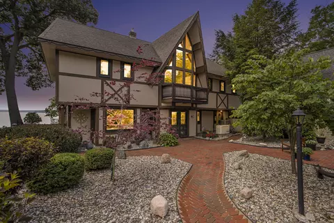 15569 S M43, Hickory Corners, MI 49060