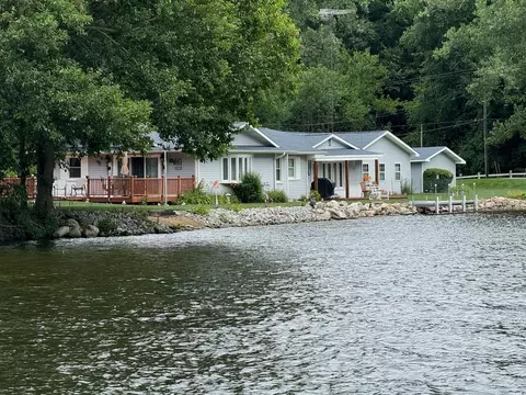 815 Clements Dr, Quincy, MI 49082