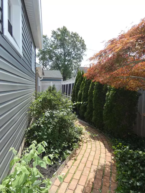 237 Harrison Ave, Trenton, MI 48183 photo 6
