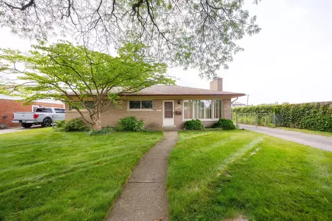 6975 Dover St, Garden City, MI 48135