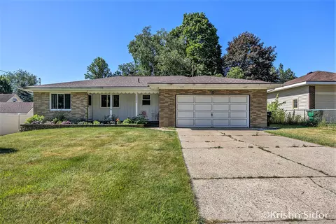 1026 Cogswell St NW, Grand Rapids, MI 49544