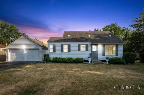 1370 Bauer Rd, Jenison, MI 49428