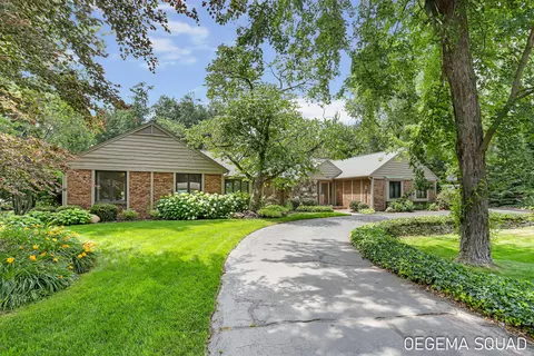 980 Pine Ave, Holland, MI 49423