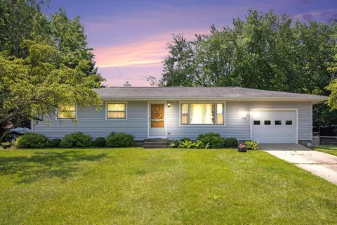 1225 Rockefeller Dr, Jackson, MI 49203
