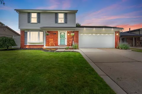 4680 Forest Ln, Trenton, MI 48183