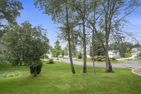 804 E Barrington Cir, Jackson, MI 49203 photo 24
