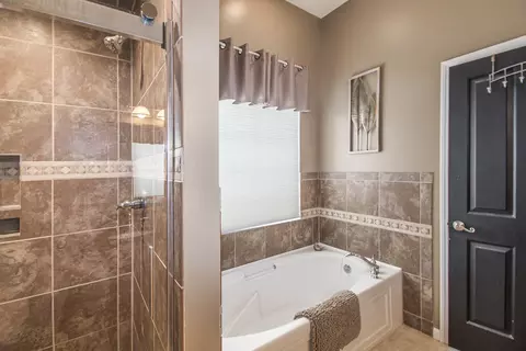 804 E Barrington Cir, Jackson, MI 49203 photo 9