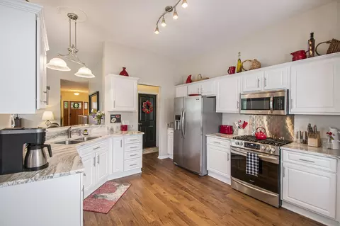804 E Barrington Cir, Jackson, MI 49203 photo 4