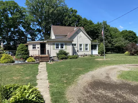 365 Locust St, Constantine, MI 49042 photo 2