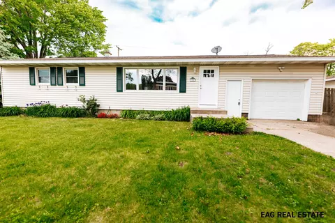 950 Woodside Rd, Muskegon, MI 49441