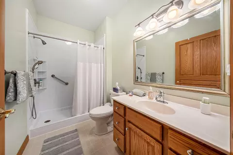 Bath - 12468 Stephenson Rd, Brooklyn, MI 49230 photo 2 of 4