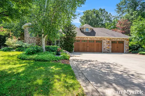 13696 Hidden Acres Dr, Holland, MI 49424