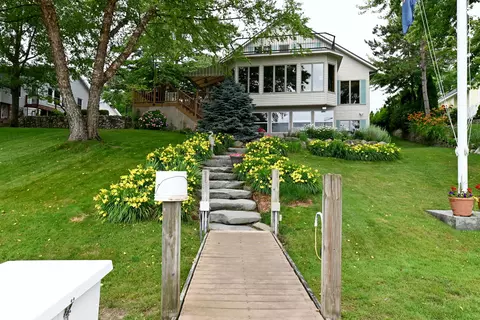 14953 Mercury Dr, Grand Haven, MI 49417