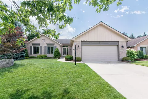 40401 Greenbriar Ln, Plymouth, MI 48170