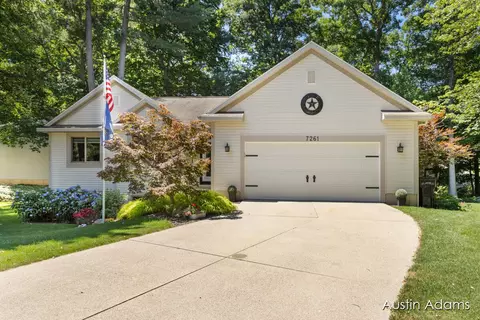7261 Pine Oak Ln, Hudsonville, MI 49426