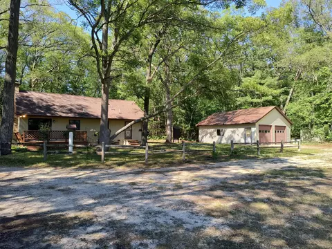 3345 Hall Rd, Muskegon, MI 49442