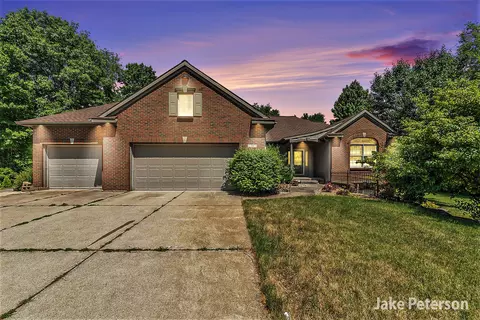 79 Spring Grove Dr, Grandville, MI 49418