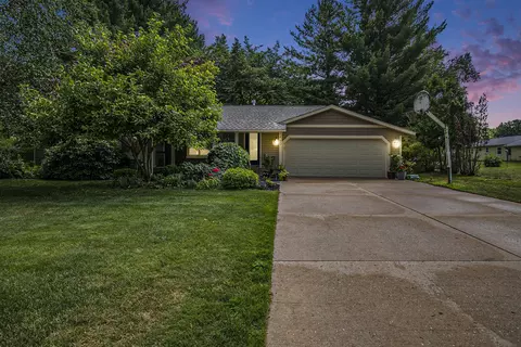 440 Adapointe Dr SE, Ada, MI 49301 photo 2