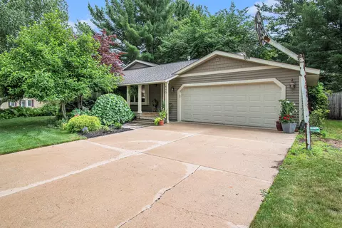 440 Adapointe Dr SE, Ada, MI 49301