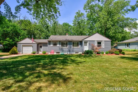 75 E 34th St, Holland, MI 49423