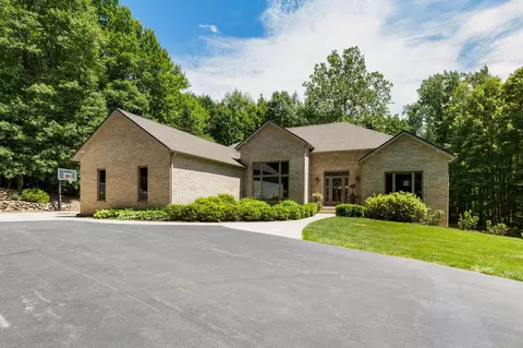 67217 Conrad Rd, Edwardsburg, MI 49112