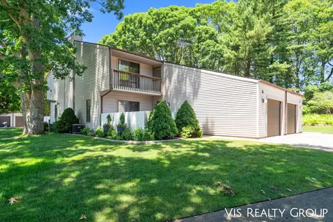 17570 Parkwood Dr #33, Spring Lake, MI 49456