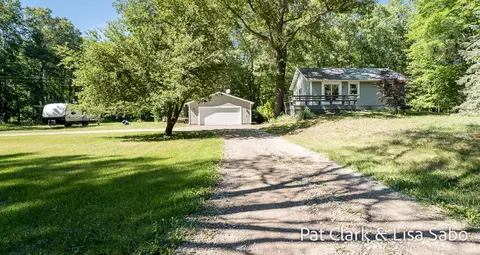 14011 Hickory Rd, Fruitport, MI 49415