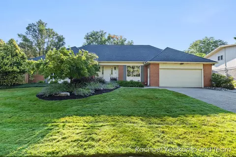 2234 Burning Tree Dr SE, Grand Rapids, MI 49546