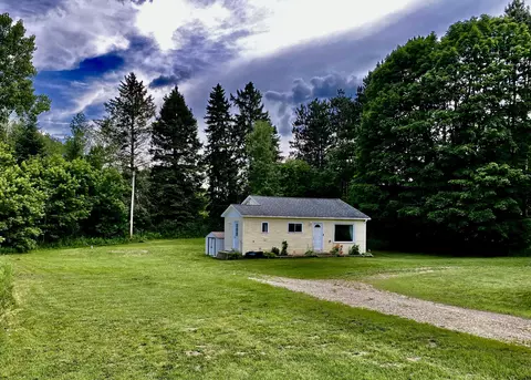 21205 22 Mile Rd, Paris, MI 49338