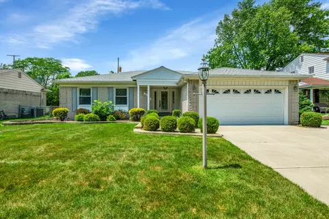 15053 Inbrook Dr, Plymouth, MI 48170