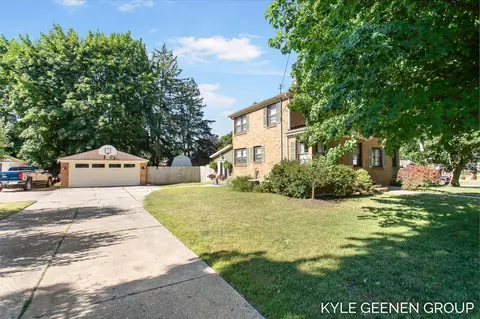 610 E Lincoln Ave, Zeeland, MI 49464