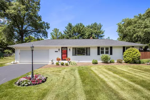 8351 Bluebird Ave, Richland, MI 49083