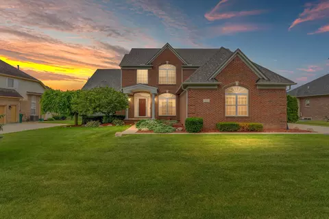 35820 Windridge Dr, New Baltimore, MI 48047