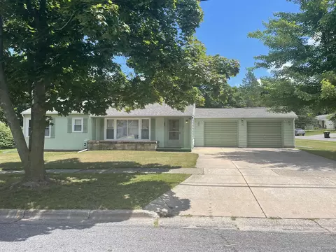 112 S Bower St, Greenville, MI 48838