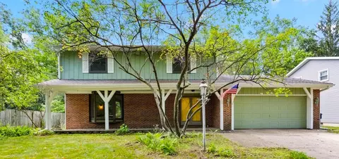 2229 Devonshire Dr NE, Grand Rapids, MI 49505